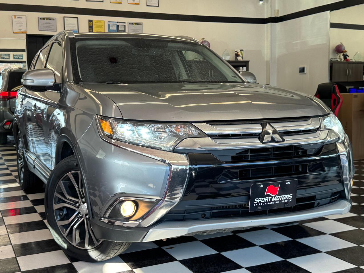 2016 Mitsubishi Outlander GT AWD 7 Passenger+Roof+AdaptiveCruise+CLEANCARFAX - Photo #16
