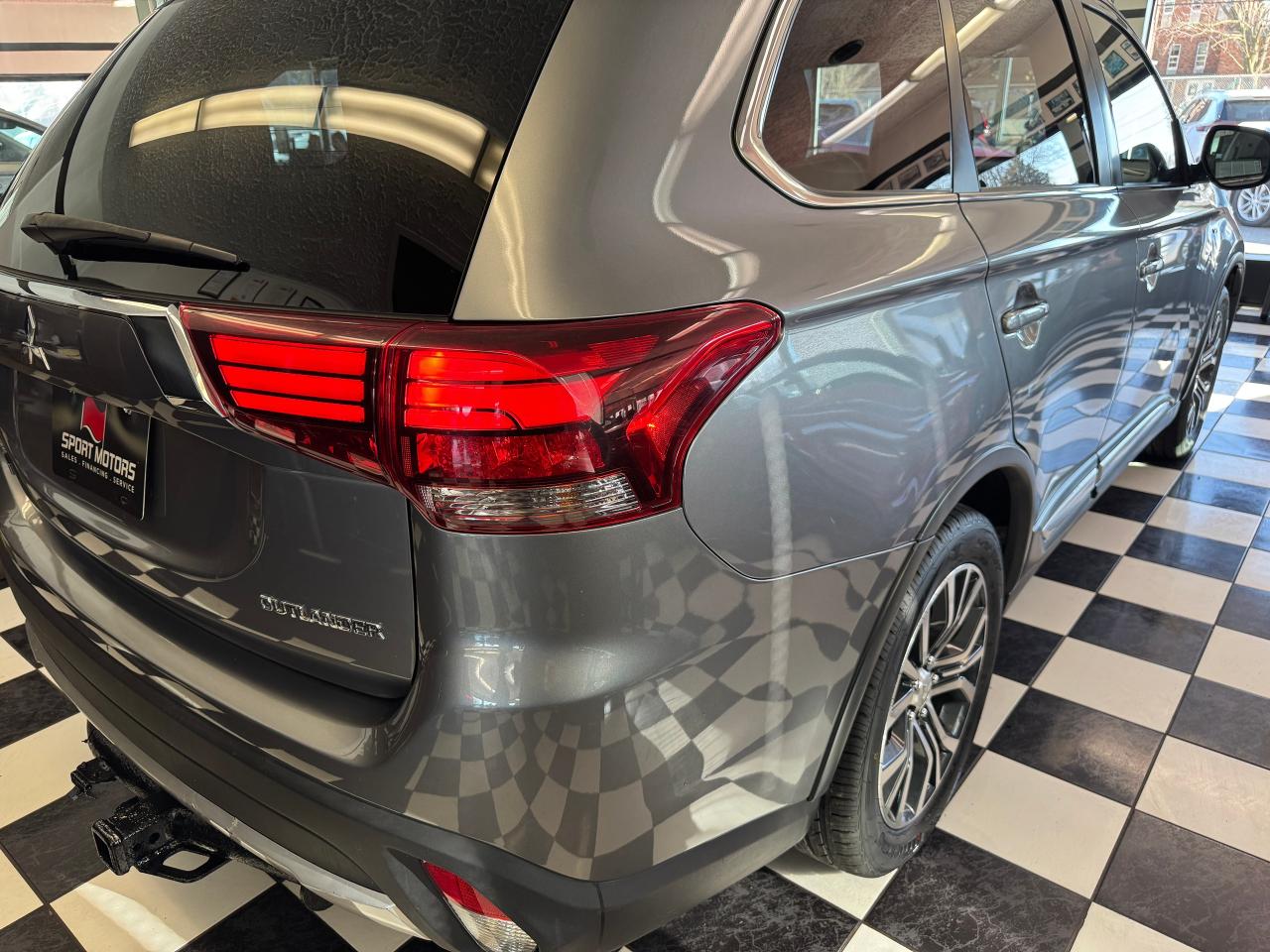 2016 Mitsubishi Outlander GT AWD 7 Passenger+Roof+AdaptiveCruise+CLEANCARFAX - Photo #39
