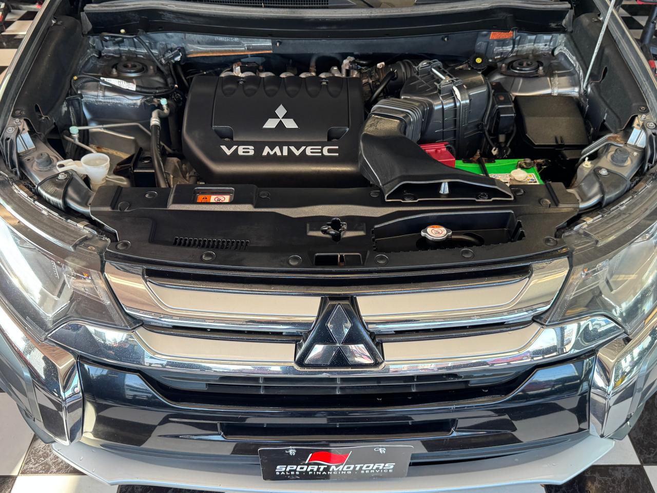 2016 Mitsubishi Outlander GT AWD 7 Passenger+Roof+AdaptiveCruise+CLEANCARFAX - Photo #12