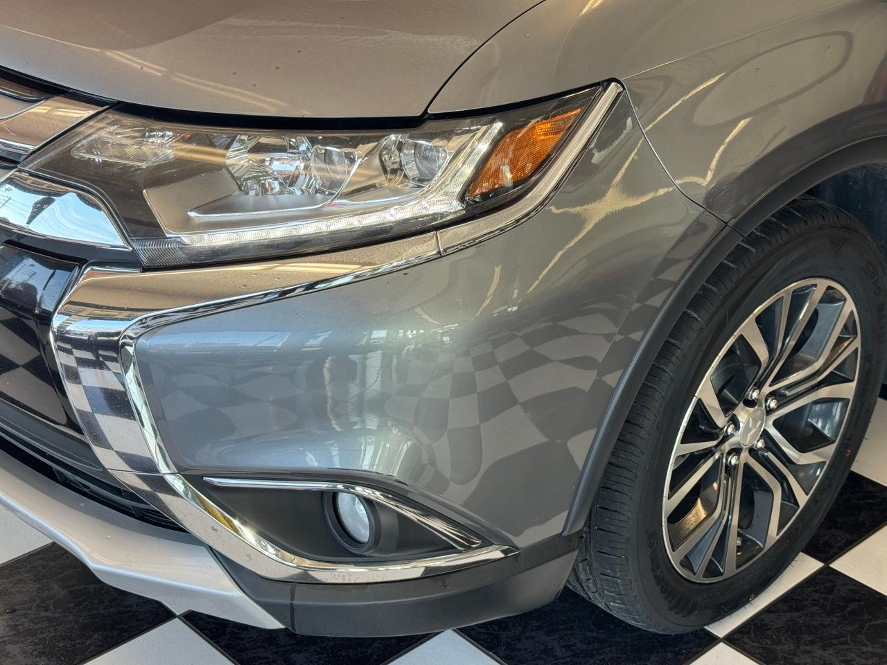 2016 Mitsubishi Outlander GT AWD 7 Passenger+Roof+AdaptiveCruise+CLEANCARFAX - Photo #37
