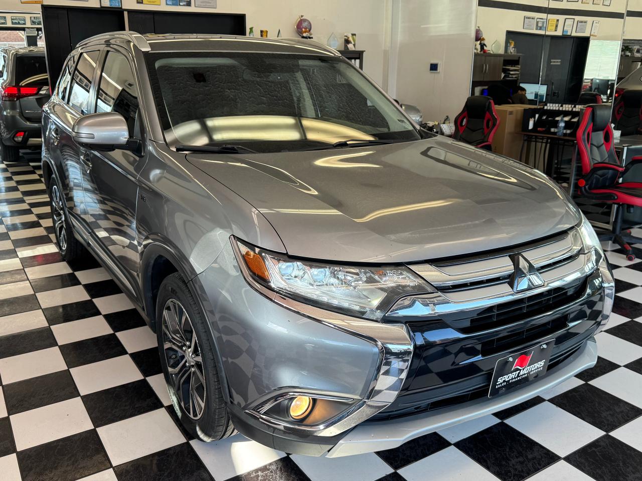 2016 Mitsubishi Outlander GT AWD 7 Passenger+Roof+AdaptiveCruise+CLEANCARFAX - Photo #10