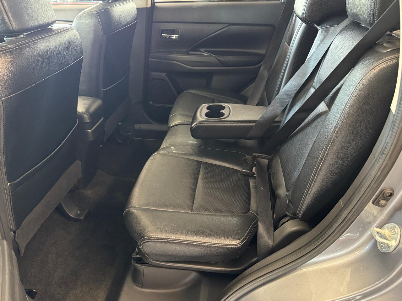 2016 Mitsubishi Outlander GT AWD 7 Passenger+Roof+AdaptiveCruise+CLEANCARFAX - Photo #24