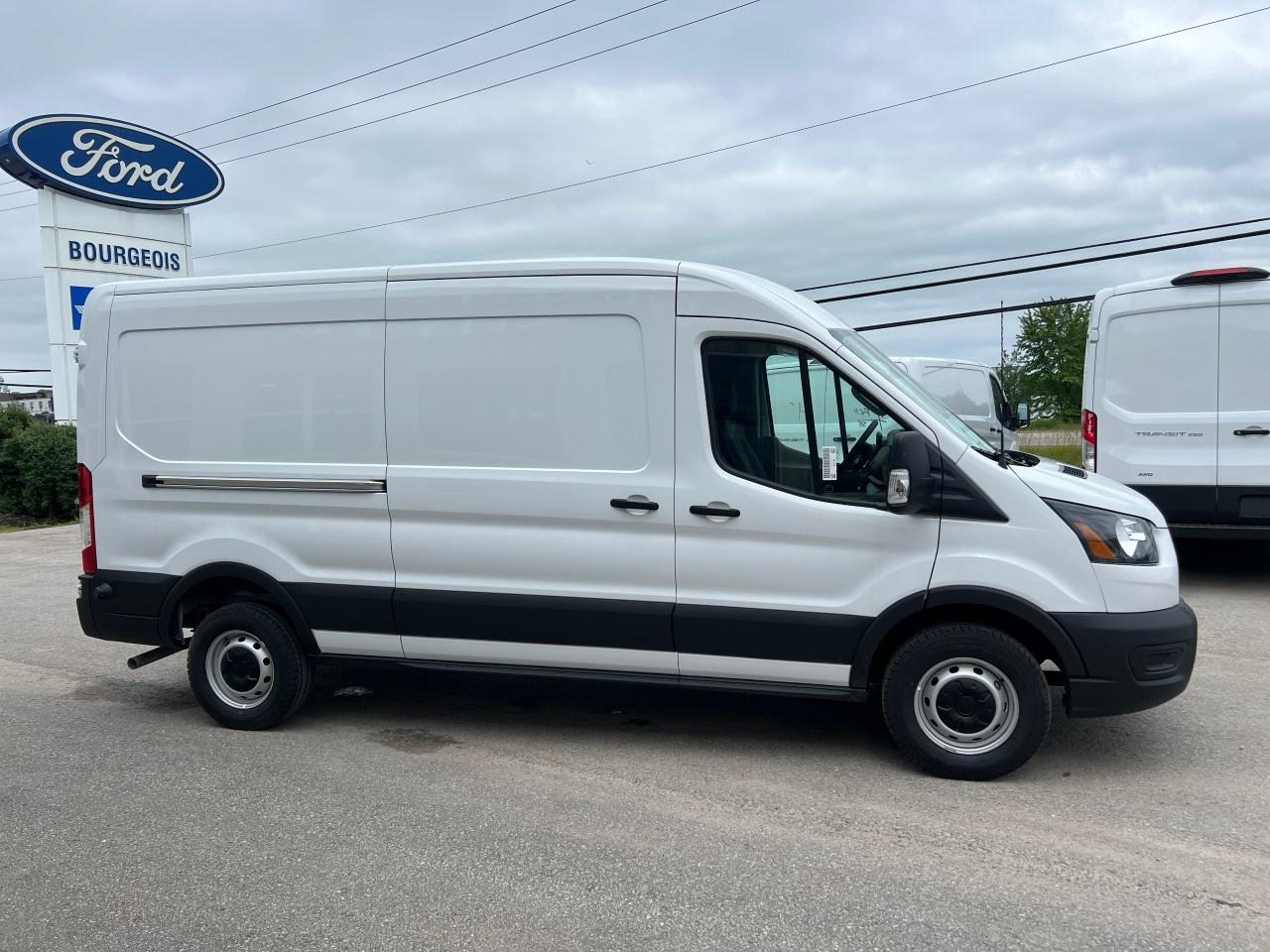 2025 Ford Transit Cargo Van T-250 148" MED RF 9070 GVWR RWD Photo4