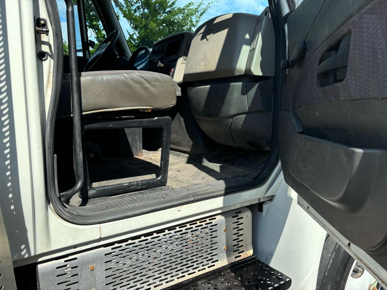 2016 International Prostar cummins dump truck - Photo #9