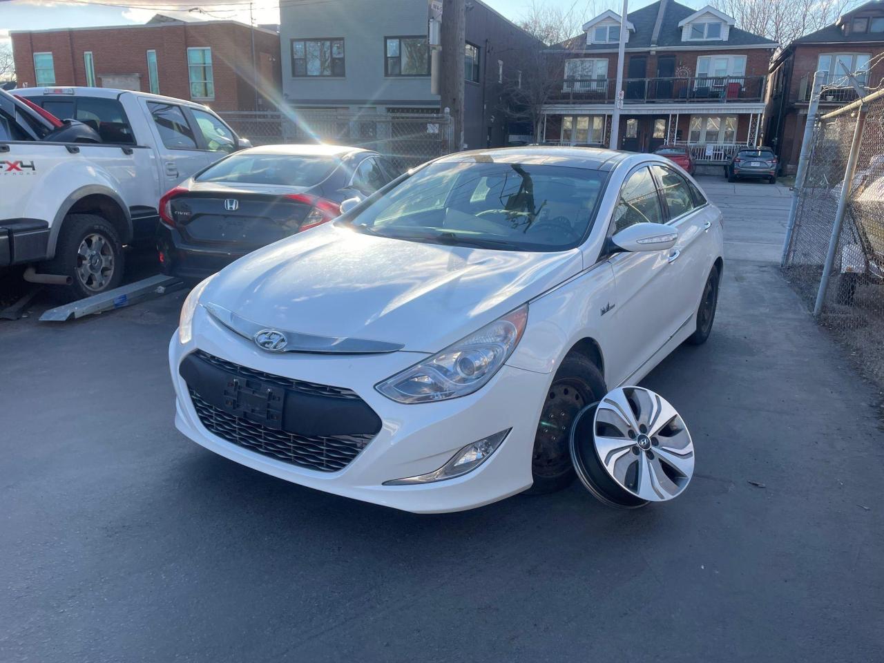 Used 2014 Hyundai Sonata Hybrid Limited *BACKUP CAM, HEATED SEATS, SUNROOF* for sale in Hamilton, ON