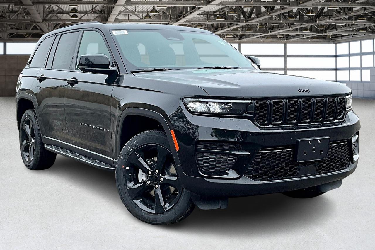 2025 Jeep Grand Cherokee ALTITUDE 4X4 | Leather | Power Sunroof | SideSteps Photo