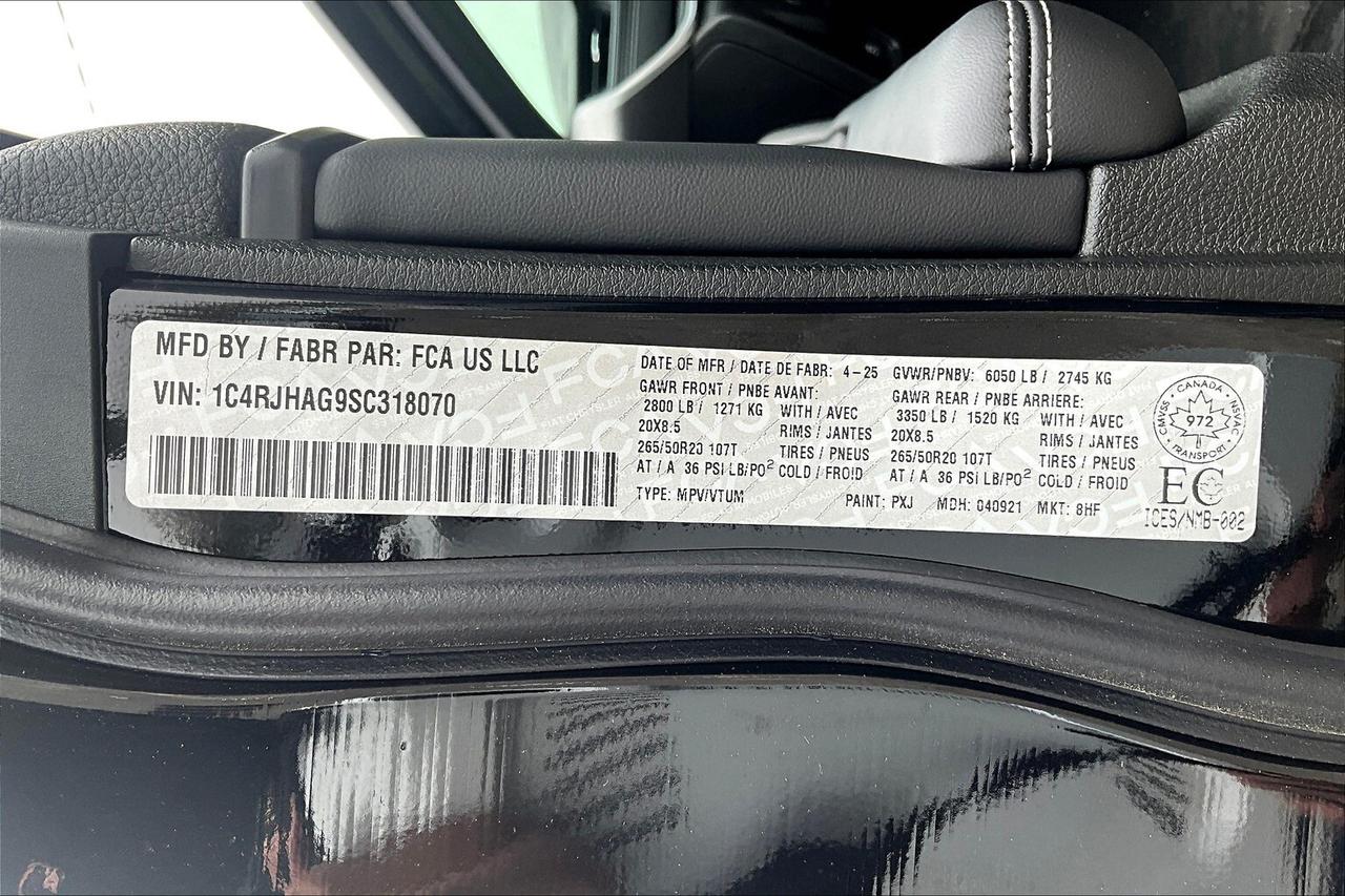 2025 Jeep Grand Cherokee ALTITUDE 4X4 | Leather | Power Sunroof | SideSteps Photo