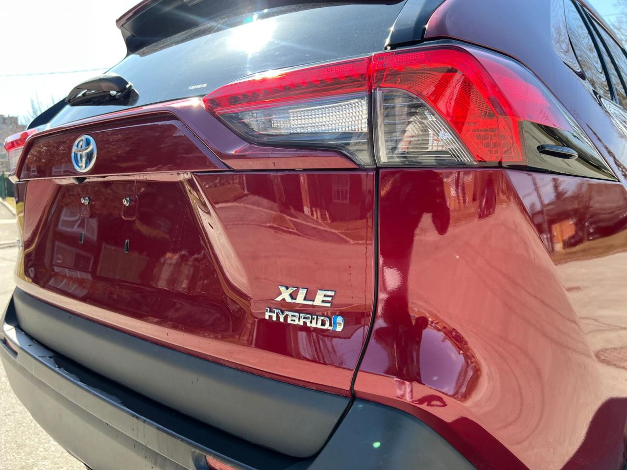 2020 Toyota RAV4 Hybrid XLE - Photo #9