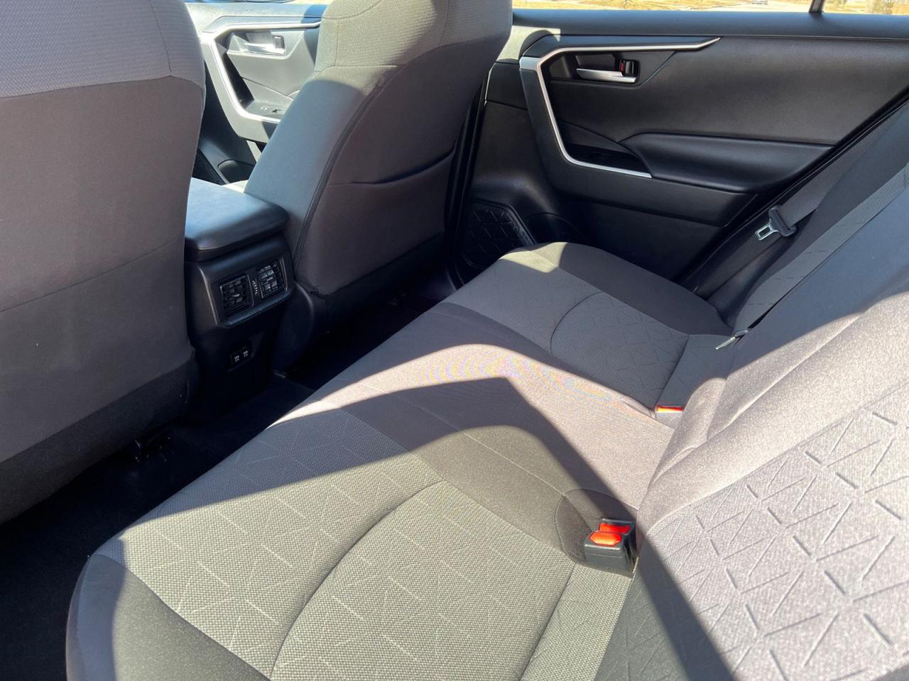 2020 Toyota RAV4 Hybrid XLE - Photo #13