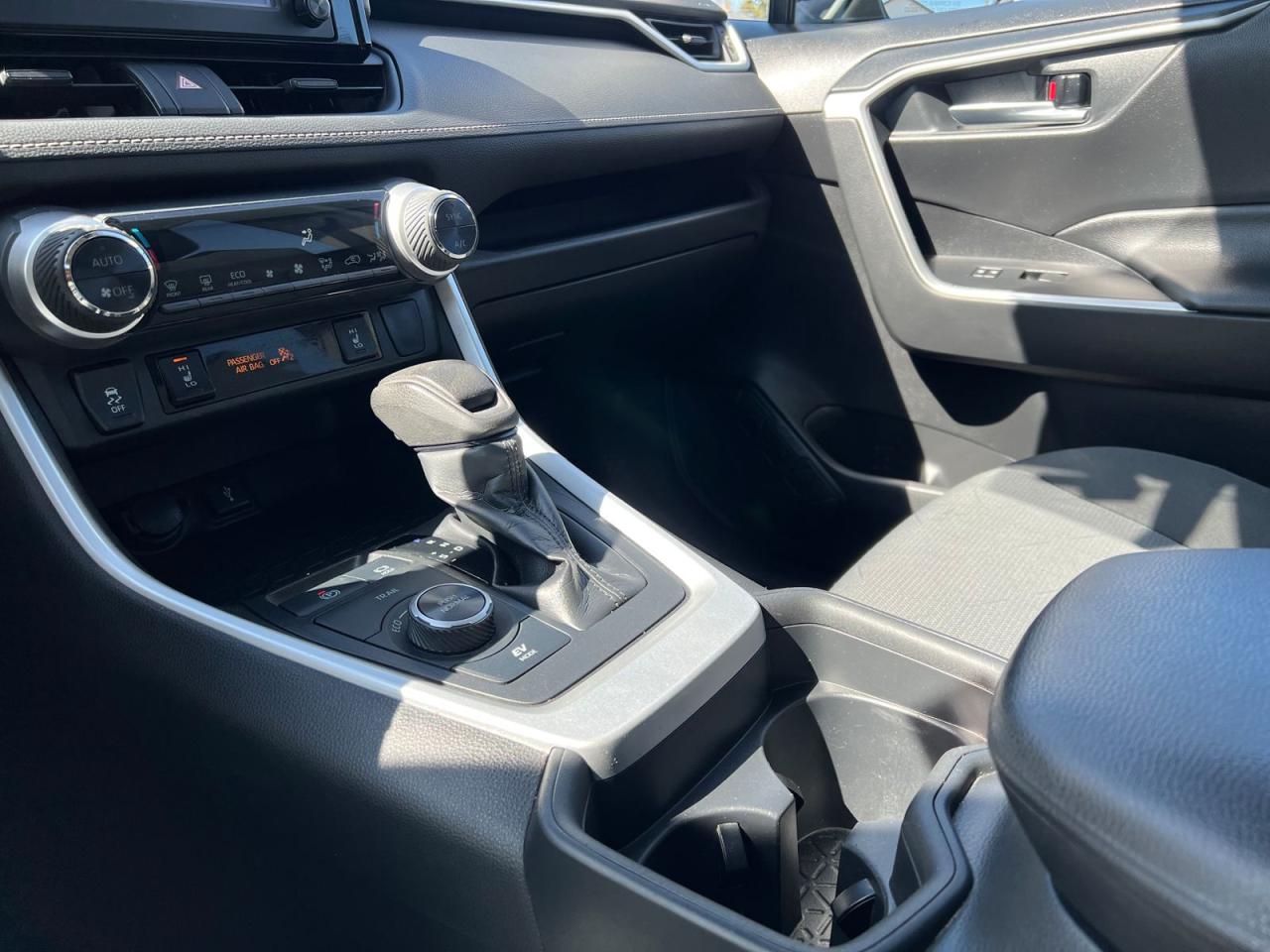 2020 Toyota RAV4 Hybrid XLE - Photo #23