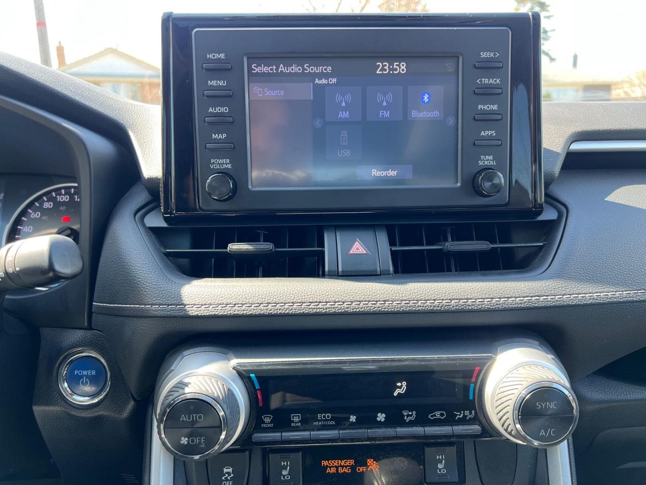2020 Toyota RAV4 Hybrid XLE - Photo #29