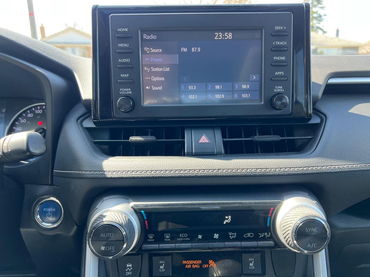 2020 Toyota RAV4 Hybrid XLE - Photo #30