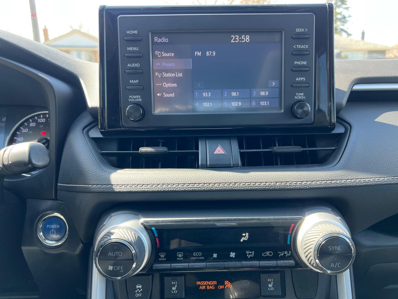 2020 Toyota RAV4 Hybrid XLE - Photo #30