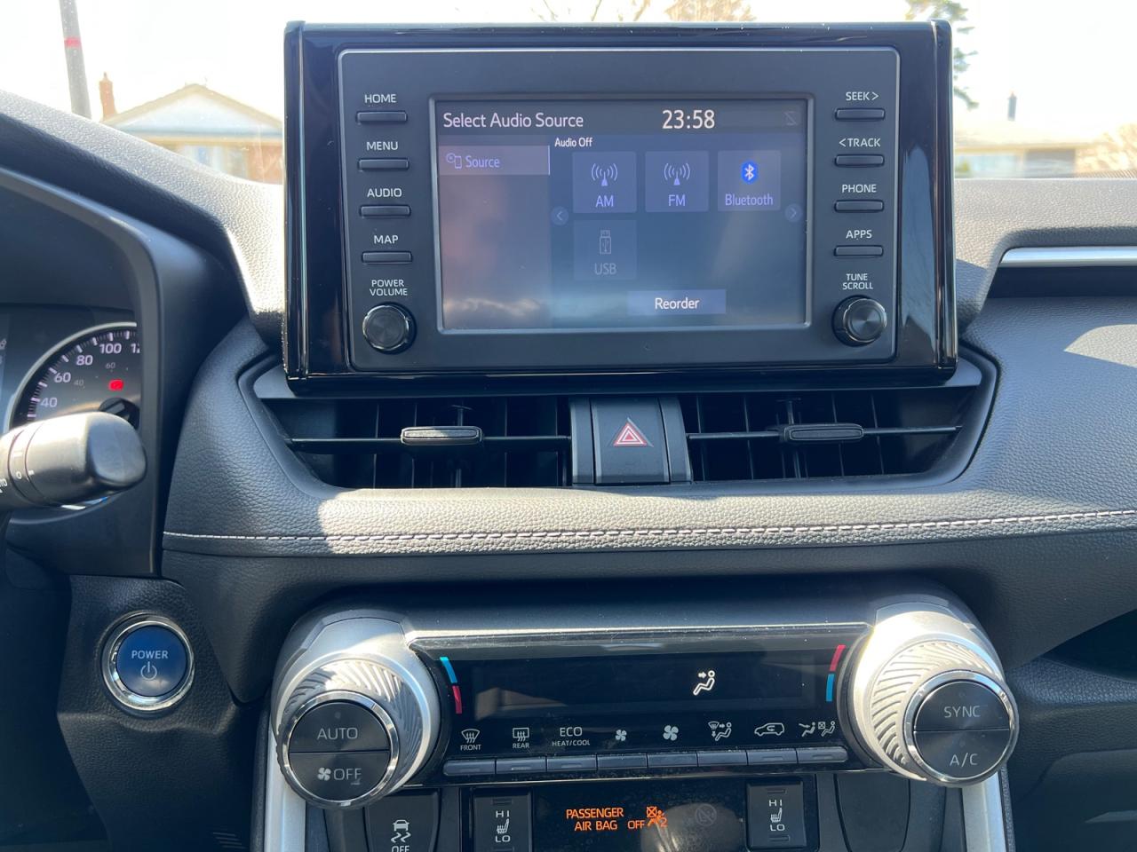 2020 Toyota RAV4 Hybrid XLE - Photo #29