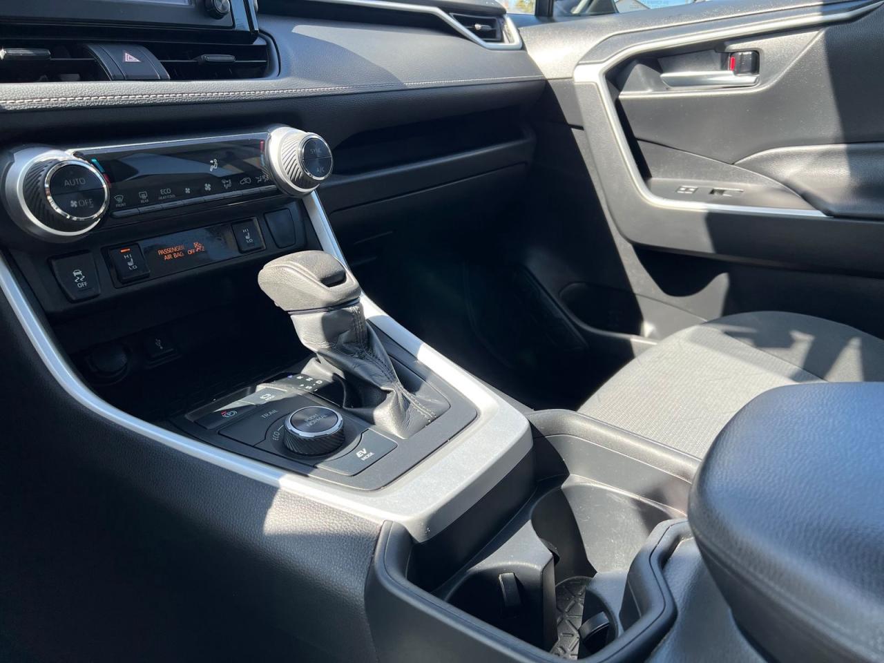 2020 Toyota RAV4 Hybrid XLE - Photo #23