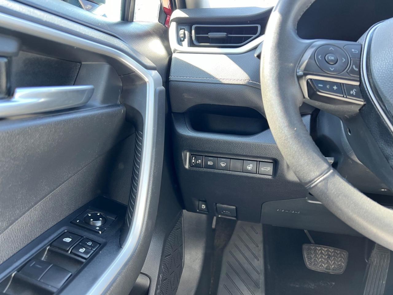 2020 Toyota RAV4 Hybrid XLE - Photo #20