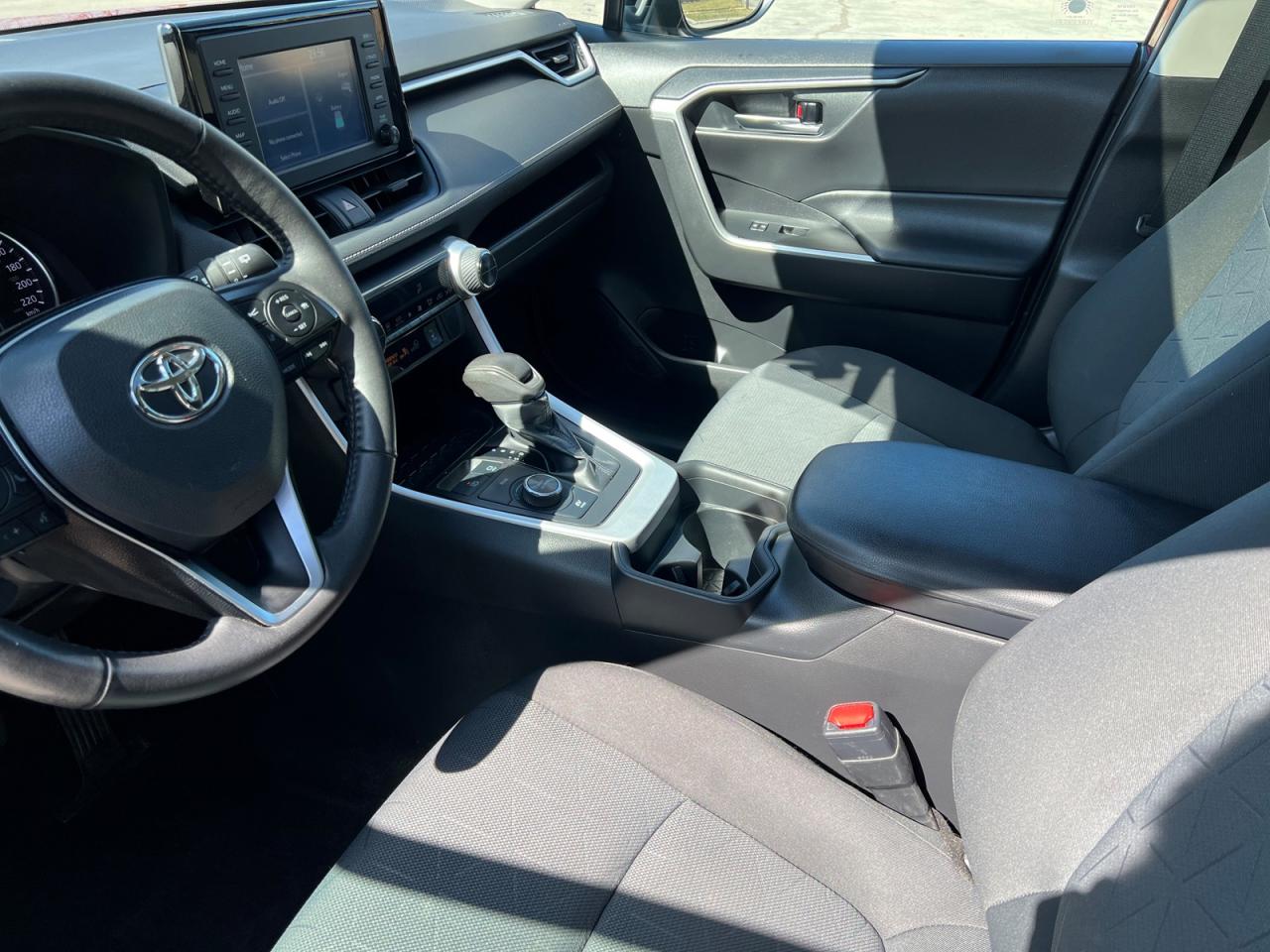 2020 Toyota RAV4 Hybrid XLE Photo