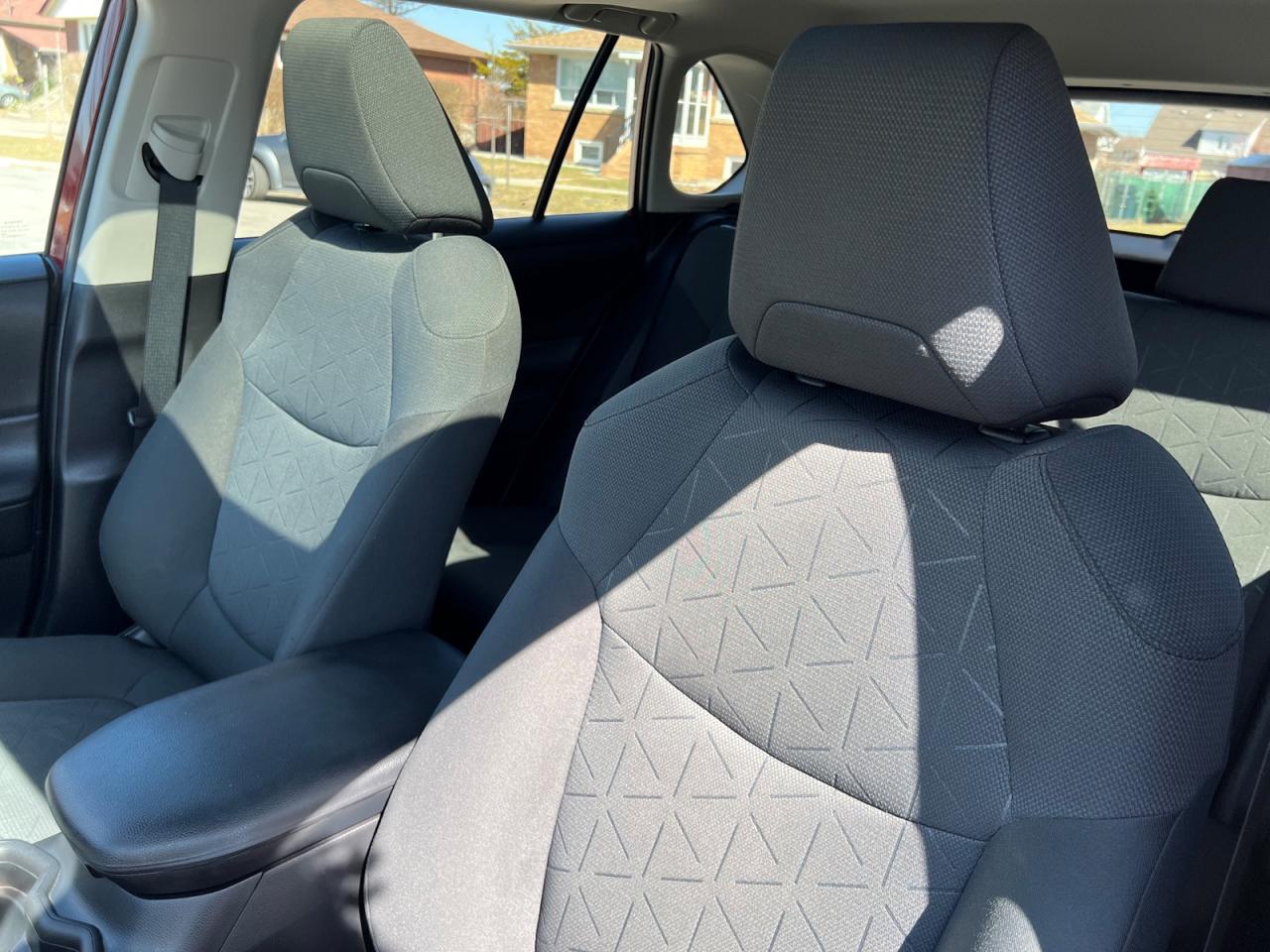 2020 Toyota RAV4 Hybrid XLE Photo