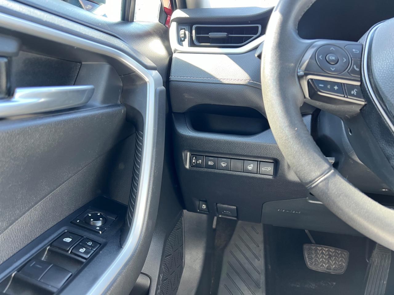 2020 Toyota RAV4 Hybrid XLE Photo