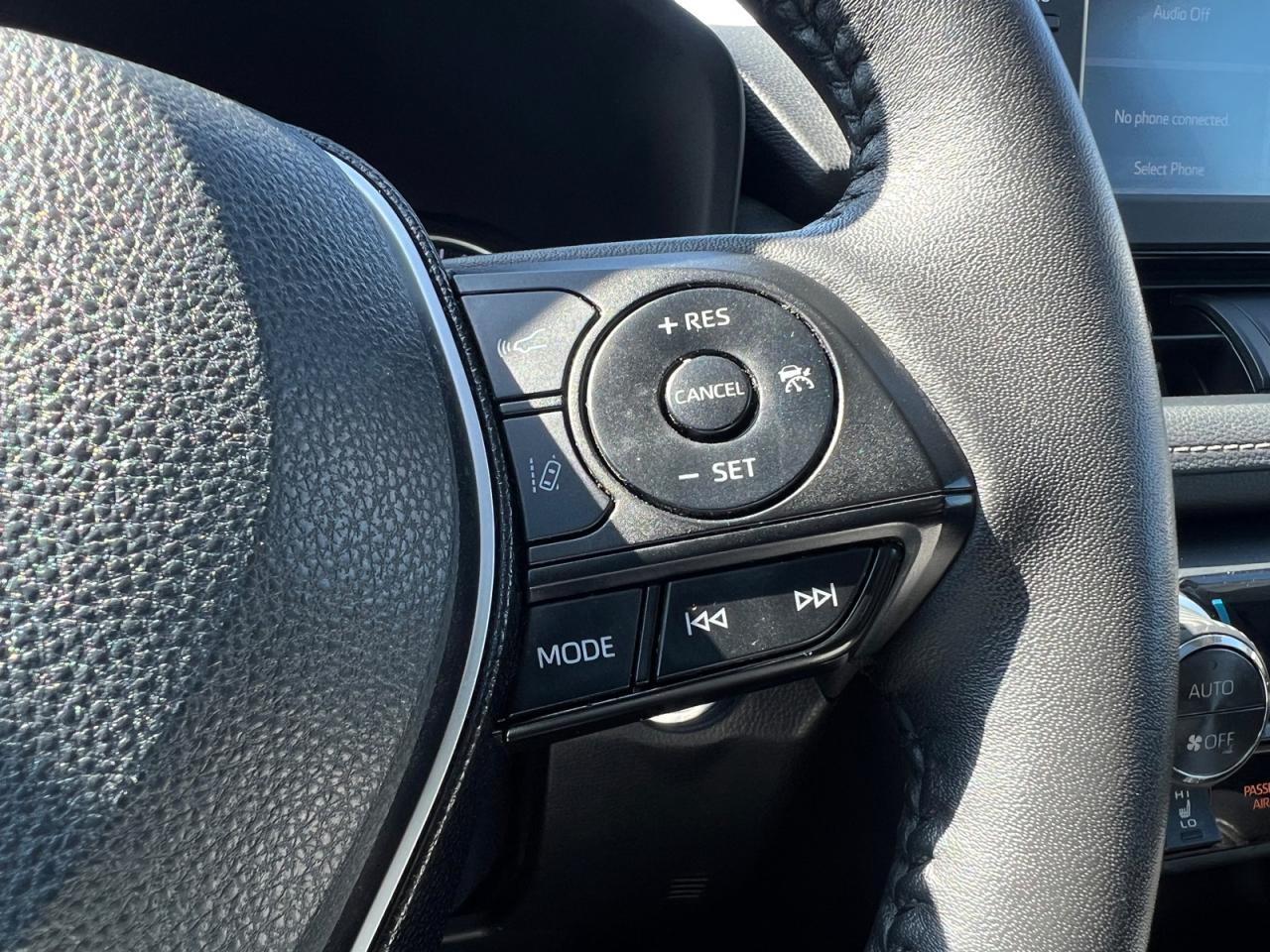 2020 Toyota RAV4 Hybrid XLE Photo