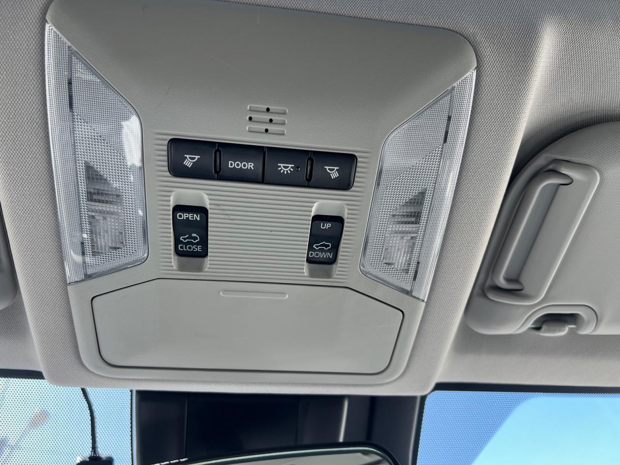 2020 Toyota RAV4 Hybrid XLE Photo