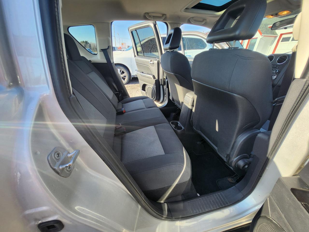 2009 Jeep Compass 123,000km only $6850 - Photo #14