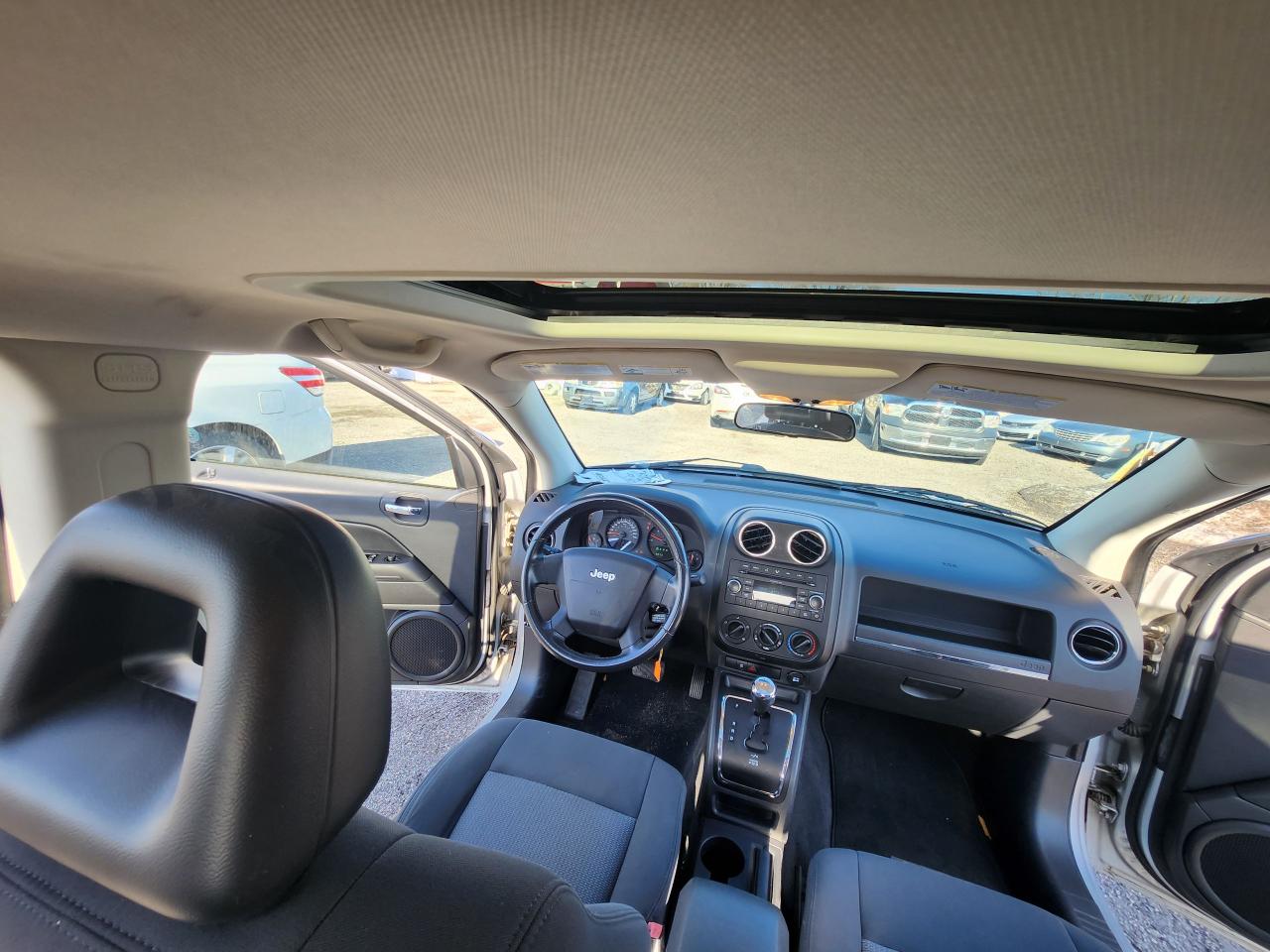 2009 Jeep Compass 123,000km only $6850 - Photo #18