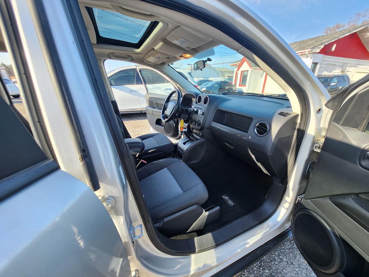 2009 Jeep Compass 123,000km only $6850 - Photo #15