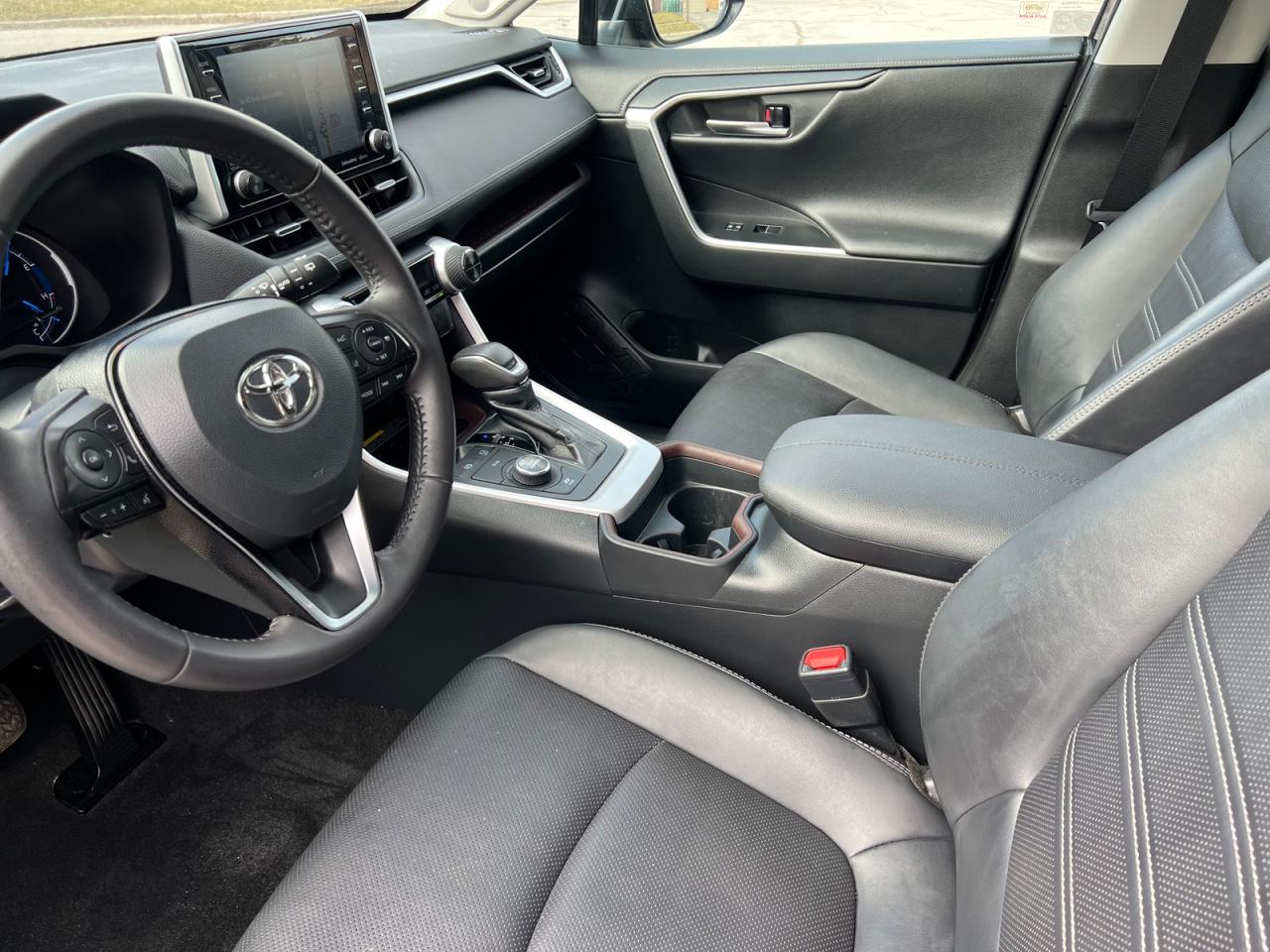2019 Toyota RAV4 Hybrid Limited - Photo #25