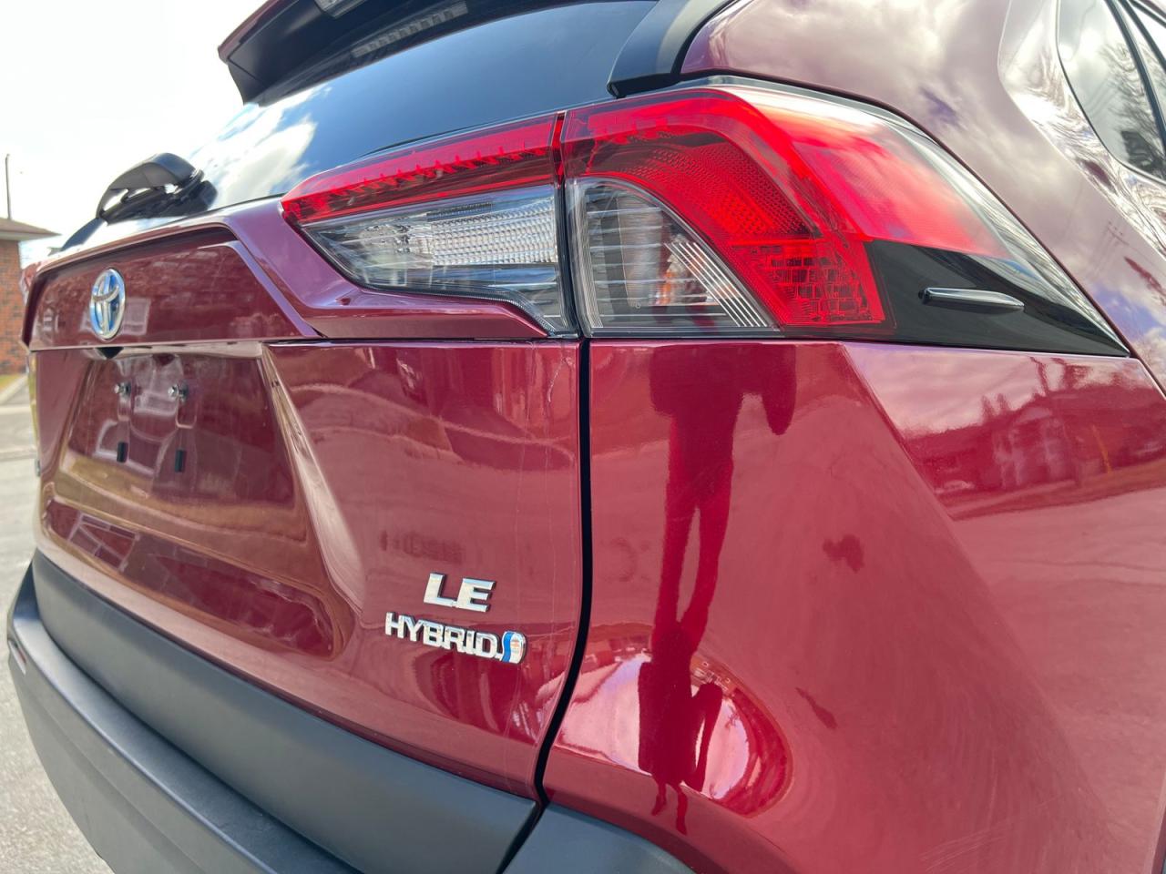 2019 Toyota RAV4 Hybrid LE - Photo #7