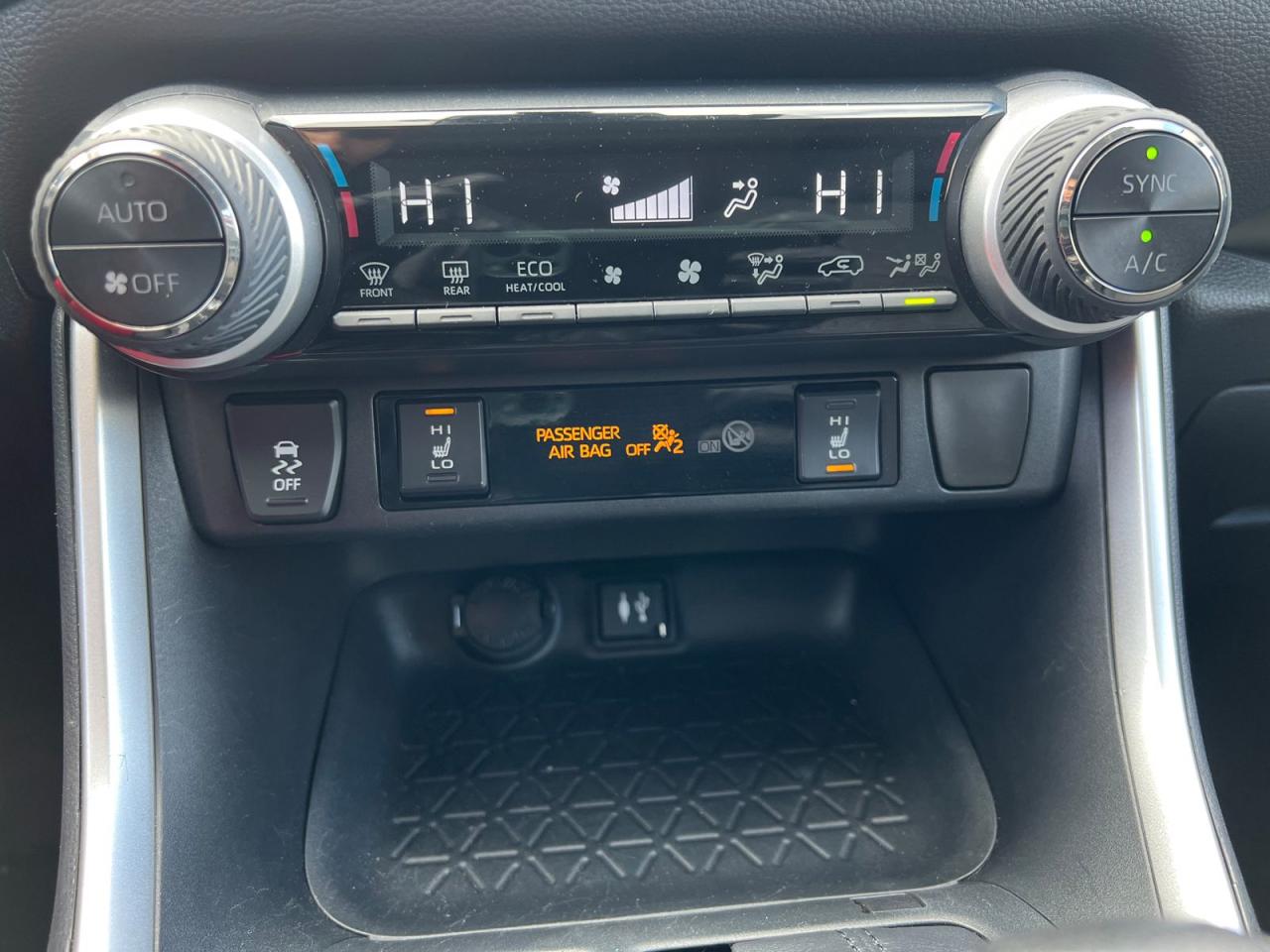 2019 Toyota RAV4 Hybrid LE - Photo #10