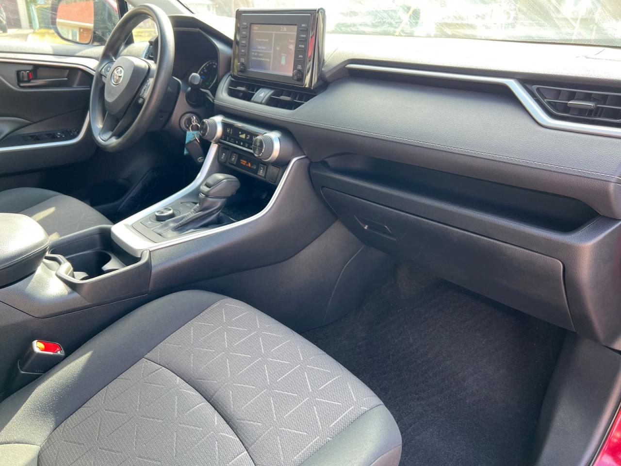 2019 Toyota RAV4 Hybrid LE - Photo #30