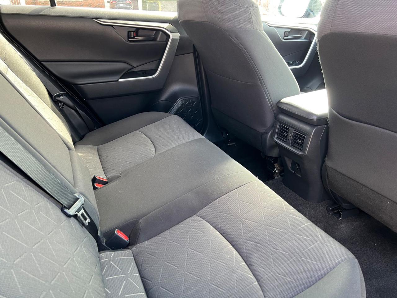 2019 Toyota RAV4 Hybrid LE - Photo #29