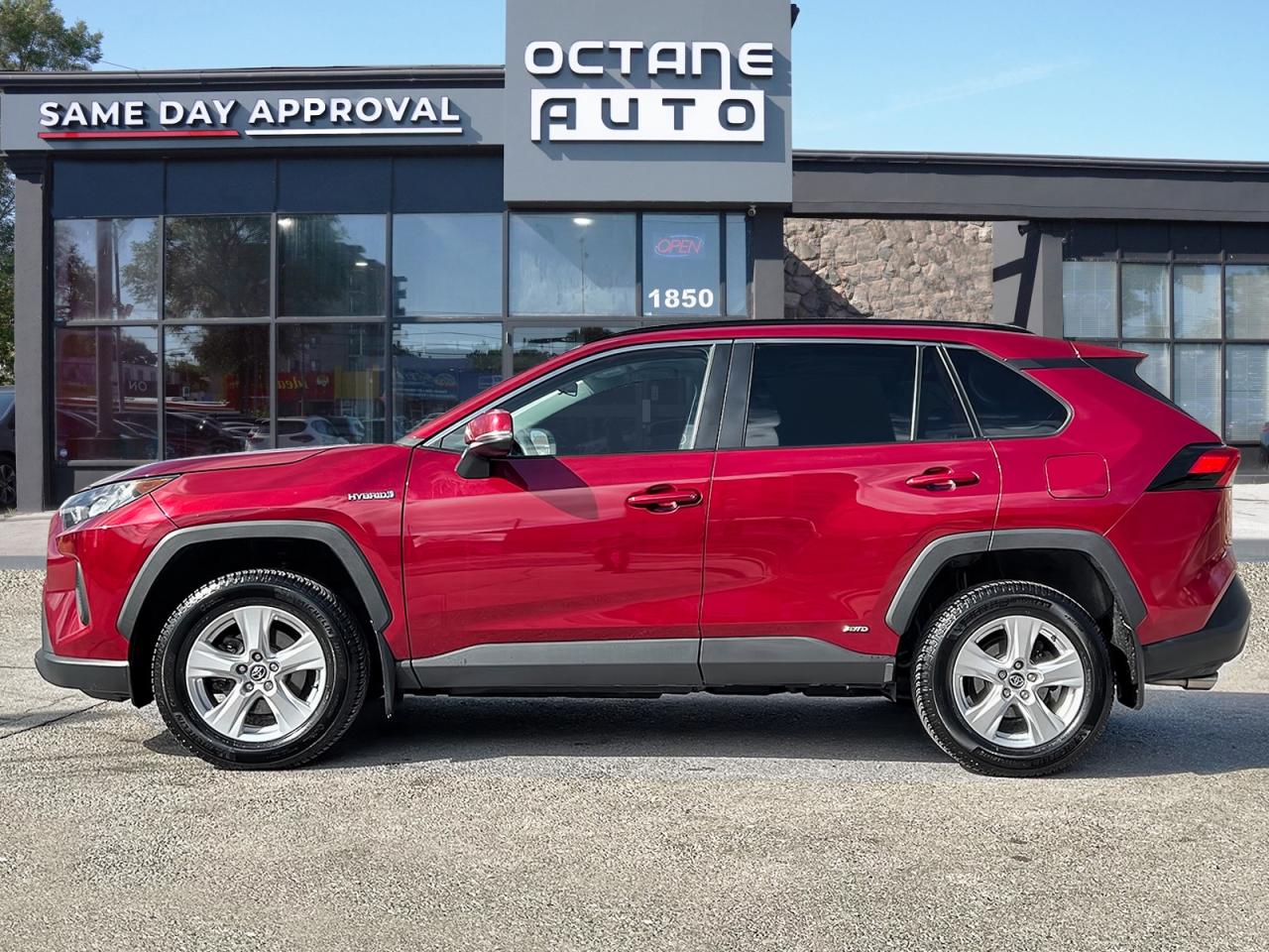 2019 Toyota RAV4 Hybrid LE Photo2