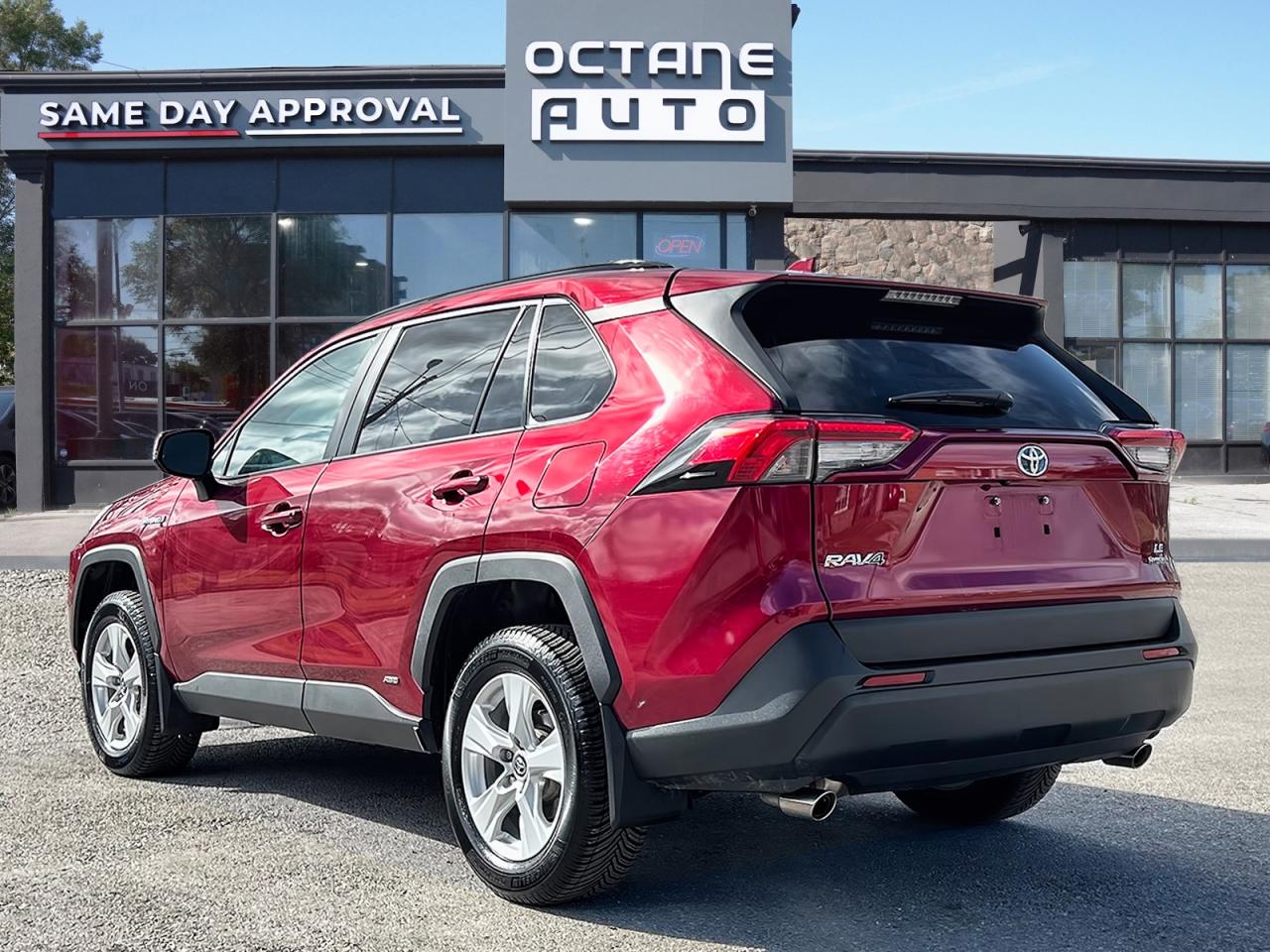 2019 Toyota RAV4 Hybrid LE - Photo #4