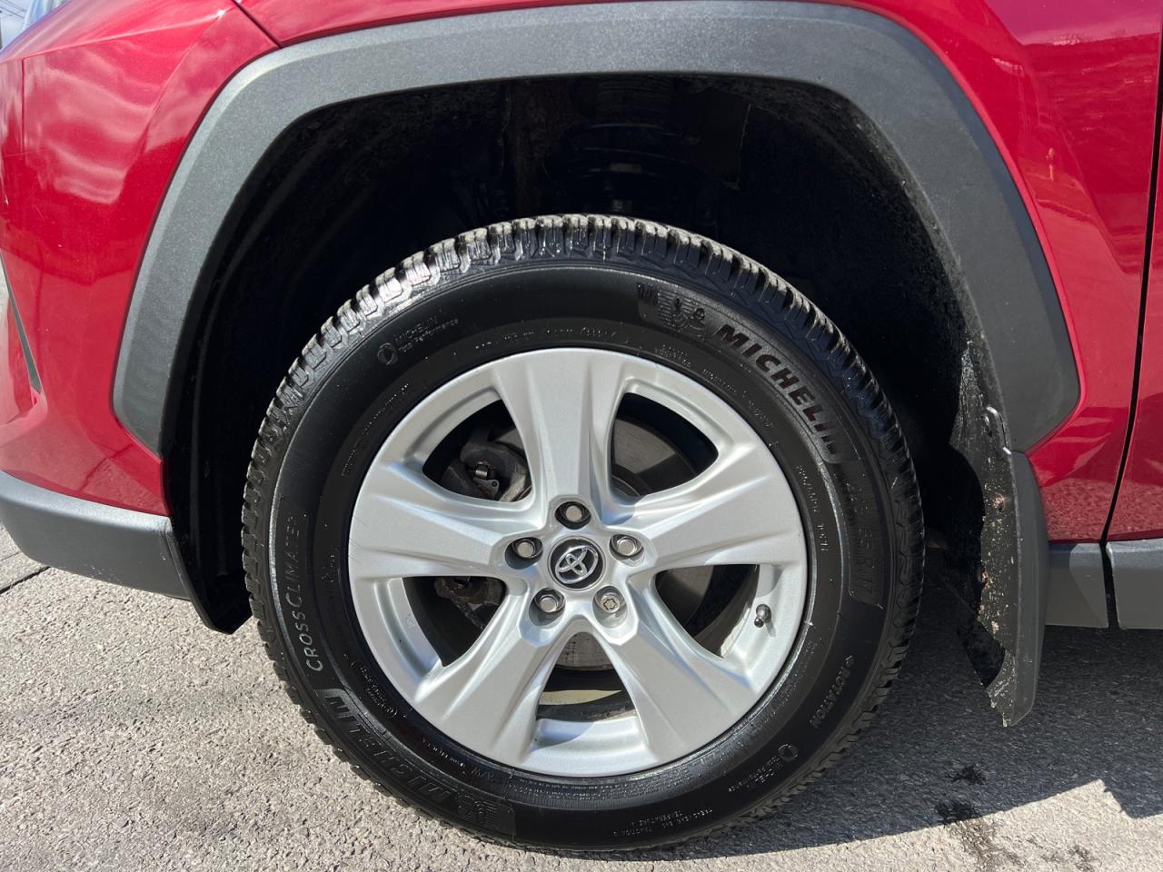 2019 Toyota RAV4 Hybrid LE - Photo #8