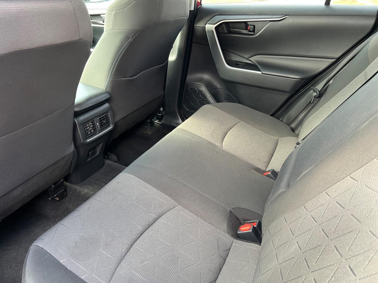2019 Toyota RAV4 Hybrid LE - Photo #23