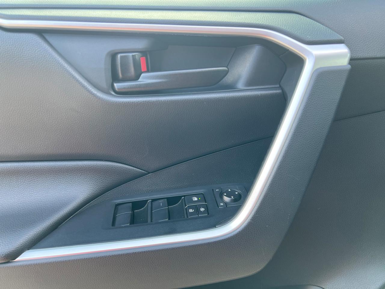 2019 Toyota RAV4 Hybrid LE - Photo #27