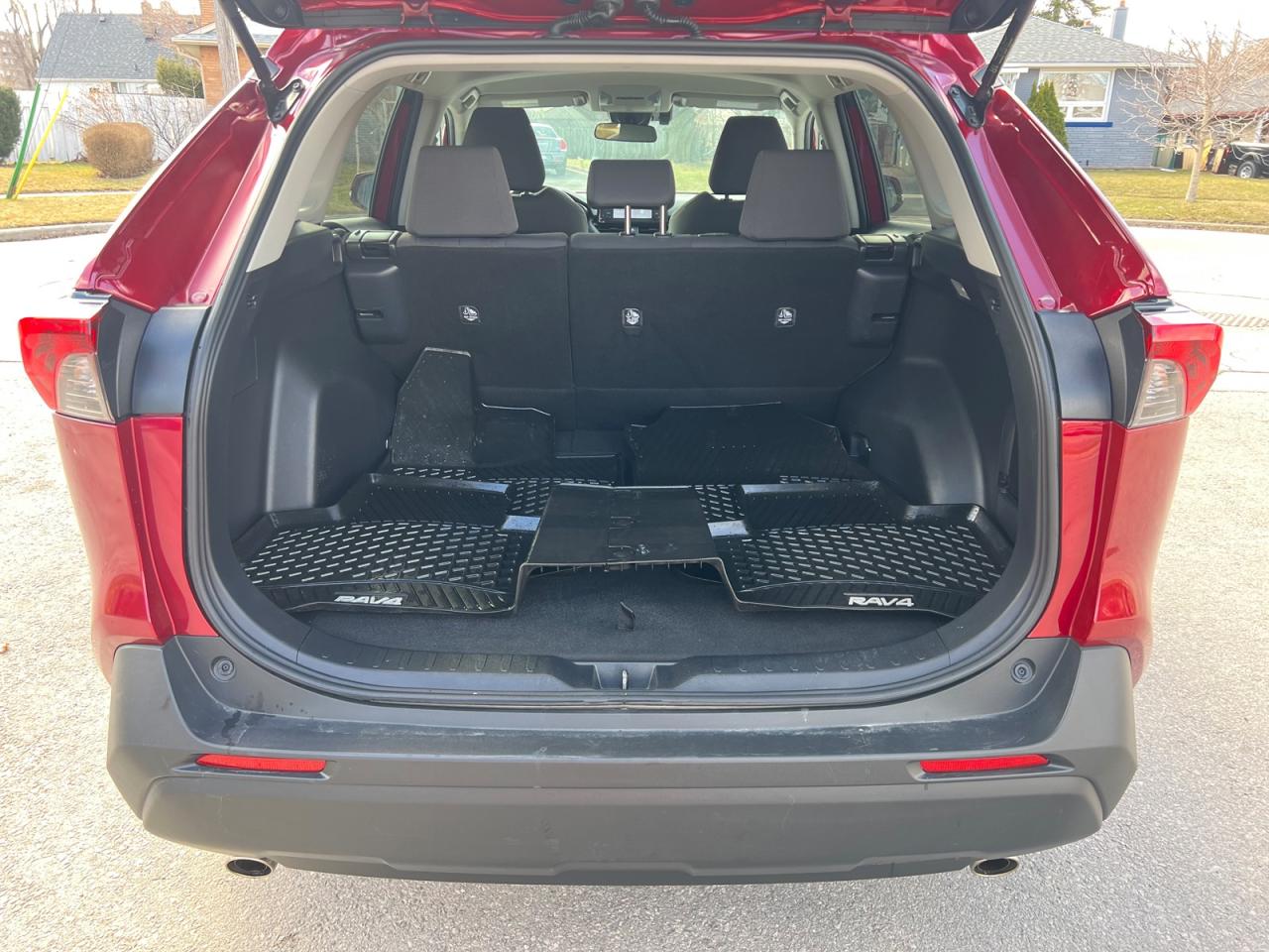 2019 Toyota RAV4 Hybrid LE - Photo #28