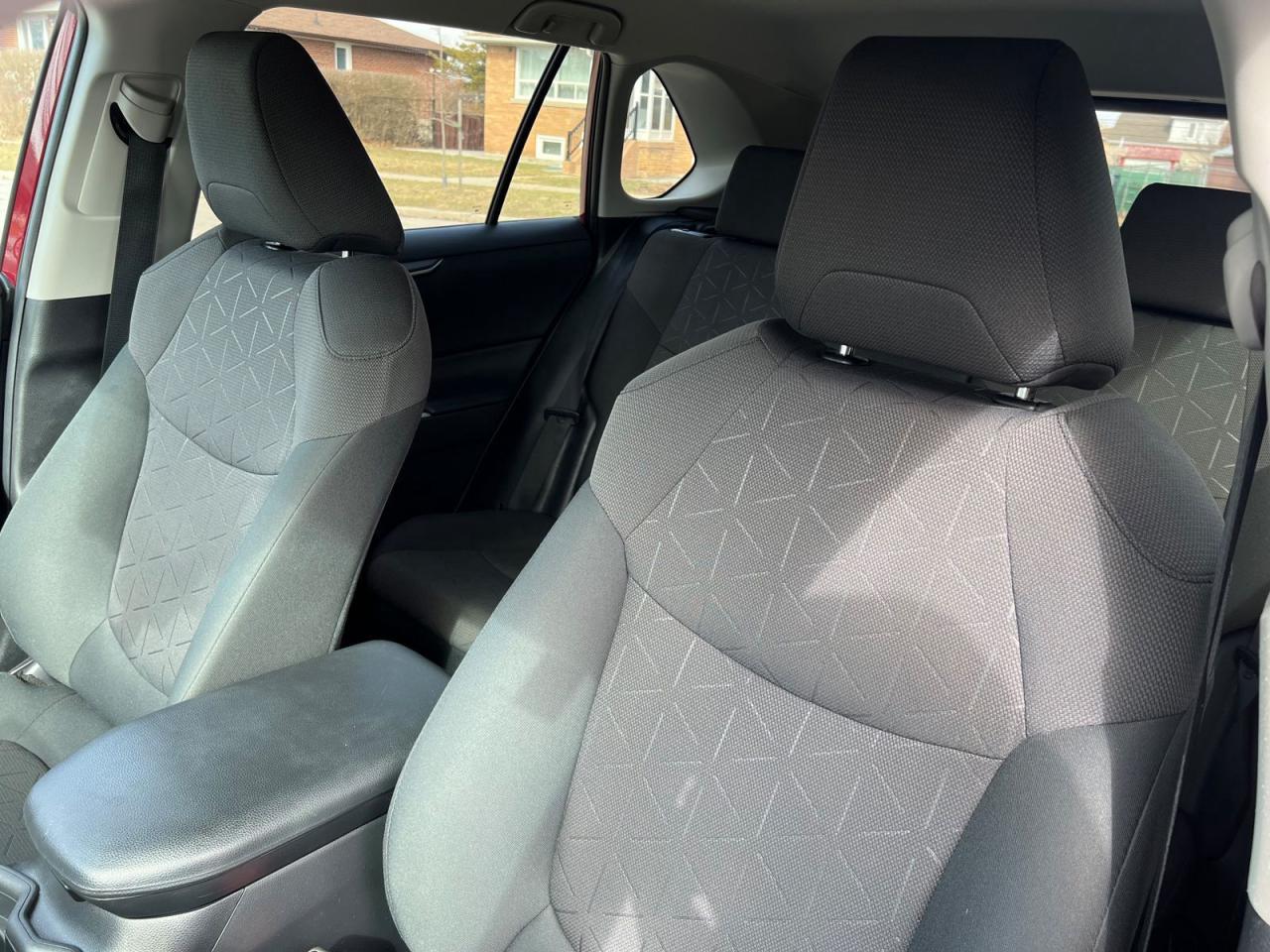 2019 Toyota RAV4 Hybrid LE - Photo #21