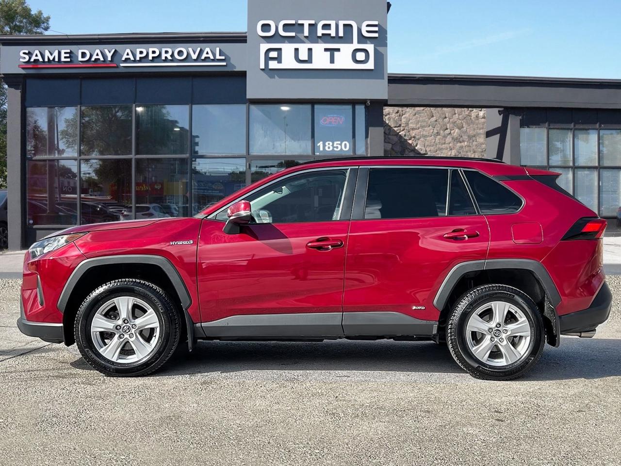 2019 Toyota RAV4 Hybrid LE - Photo #3