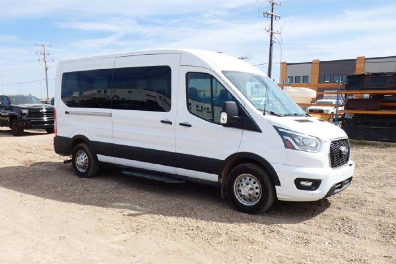 2023 Ford Transit 350 XLT 15 pass. AWD Midroof w/cloth seats, NAV, BUC - Photo #4