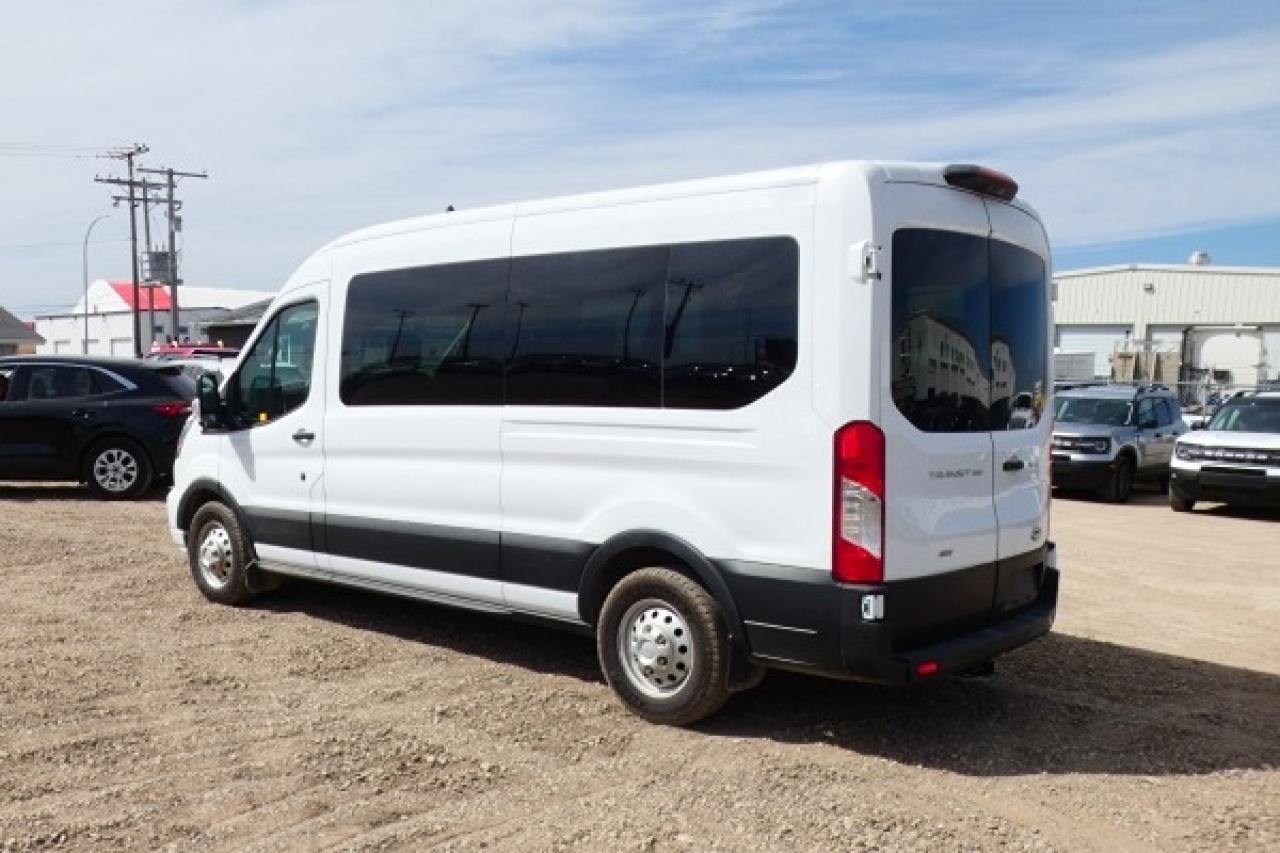 2023 Ford Transit 350 XLT 15 pass. AWD Midroof w/cloth seats, NAV, BUC - Photo #8