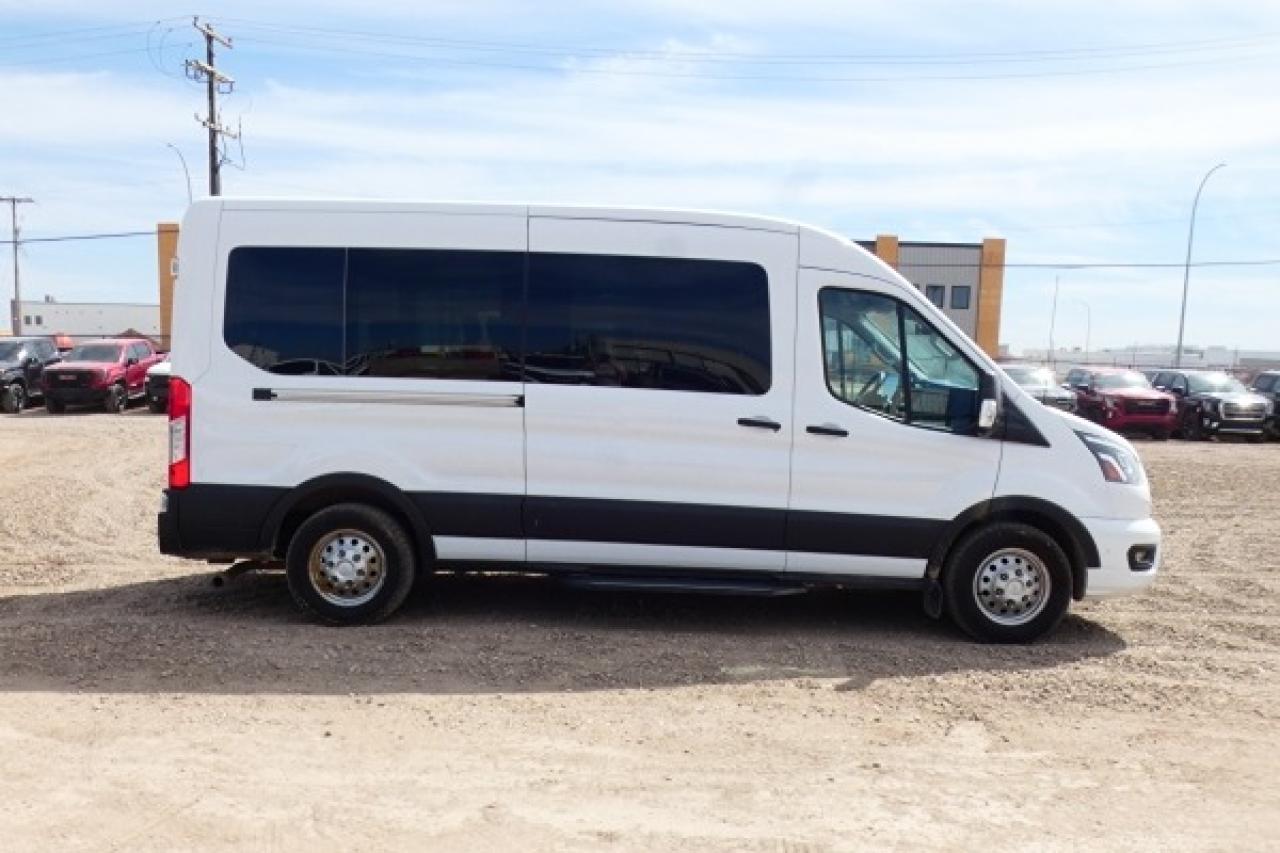 2023 Ford Transit 350 XLT 15 pass. AWD Midroof w/cloth seats, NAV, BUC - Photo #5