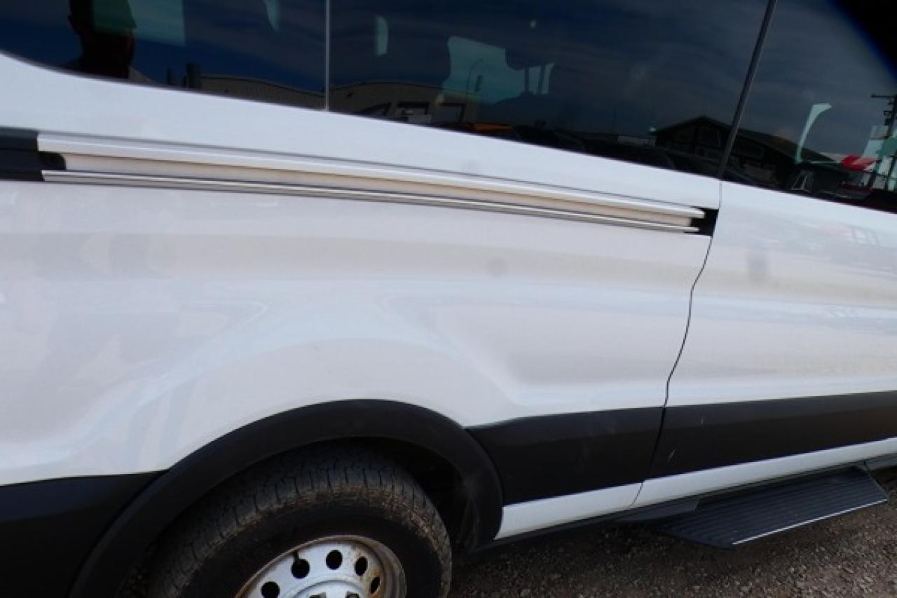 2023 Ford Transit 350 XLT 15 pass. AWD Midroof w/cloth seats, NAV, BUC - Photo #35