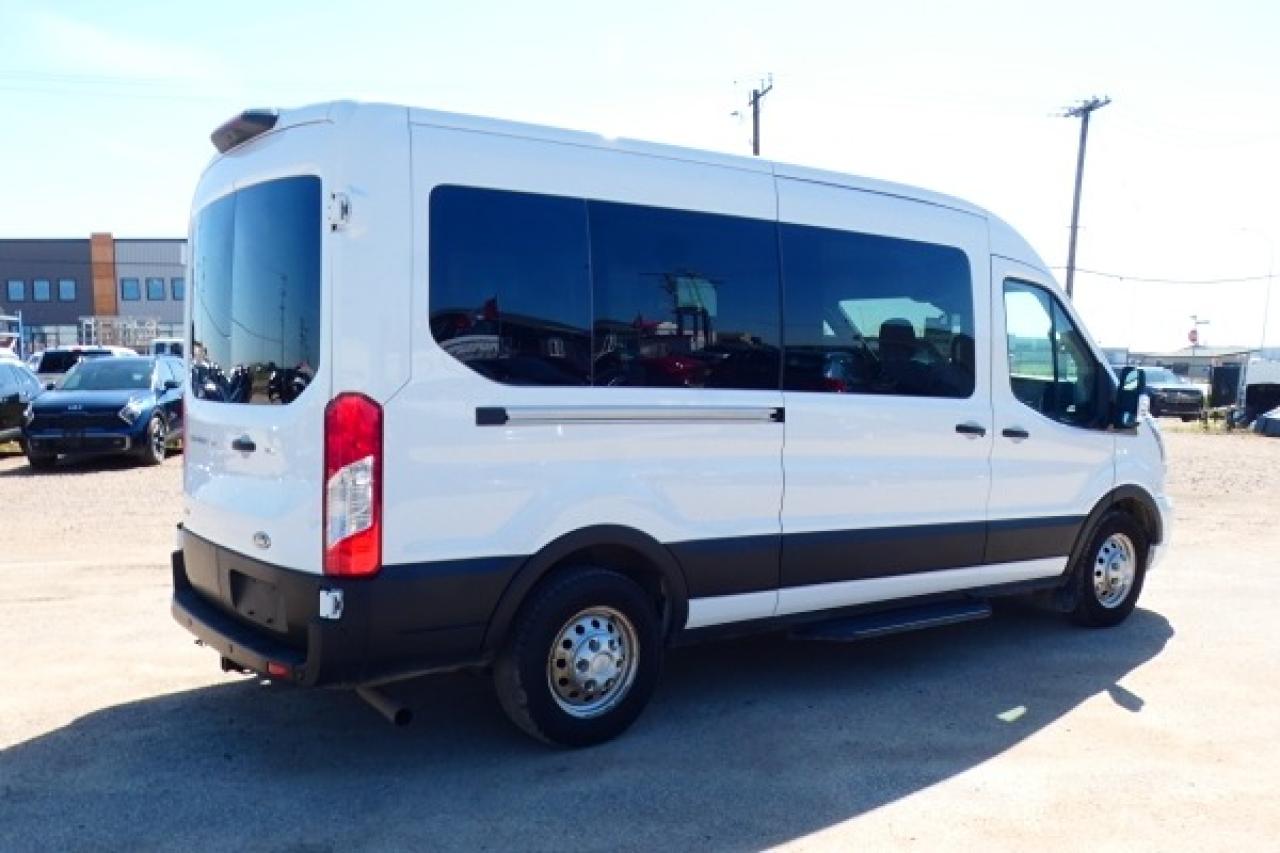 2023 Ford Transit 350 XLT 15 pass. AWD Midroof w/cloth seats, NAV, BUC - Photo #6