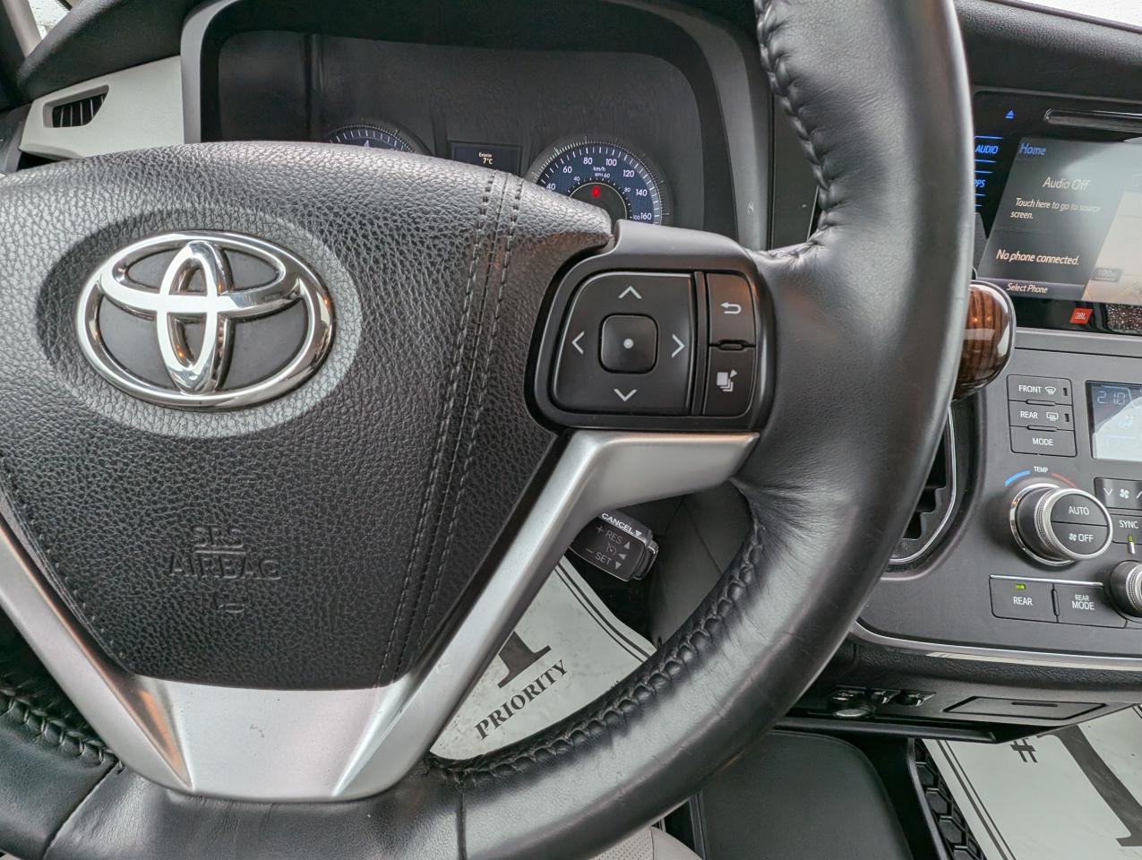 2015 Toyota Sienna XLE AWD | One Owner | Accident Free | Loaded | - Photo #11