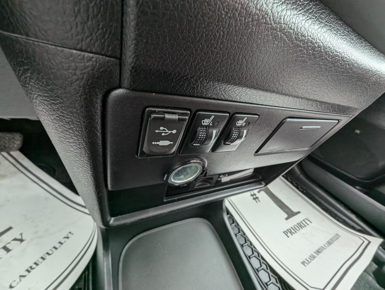 2015 Toyota Sienna XLE AWD | One Owner | Accident Free | Loaded | - Photo #13