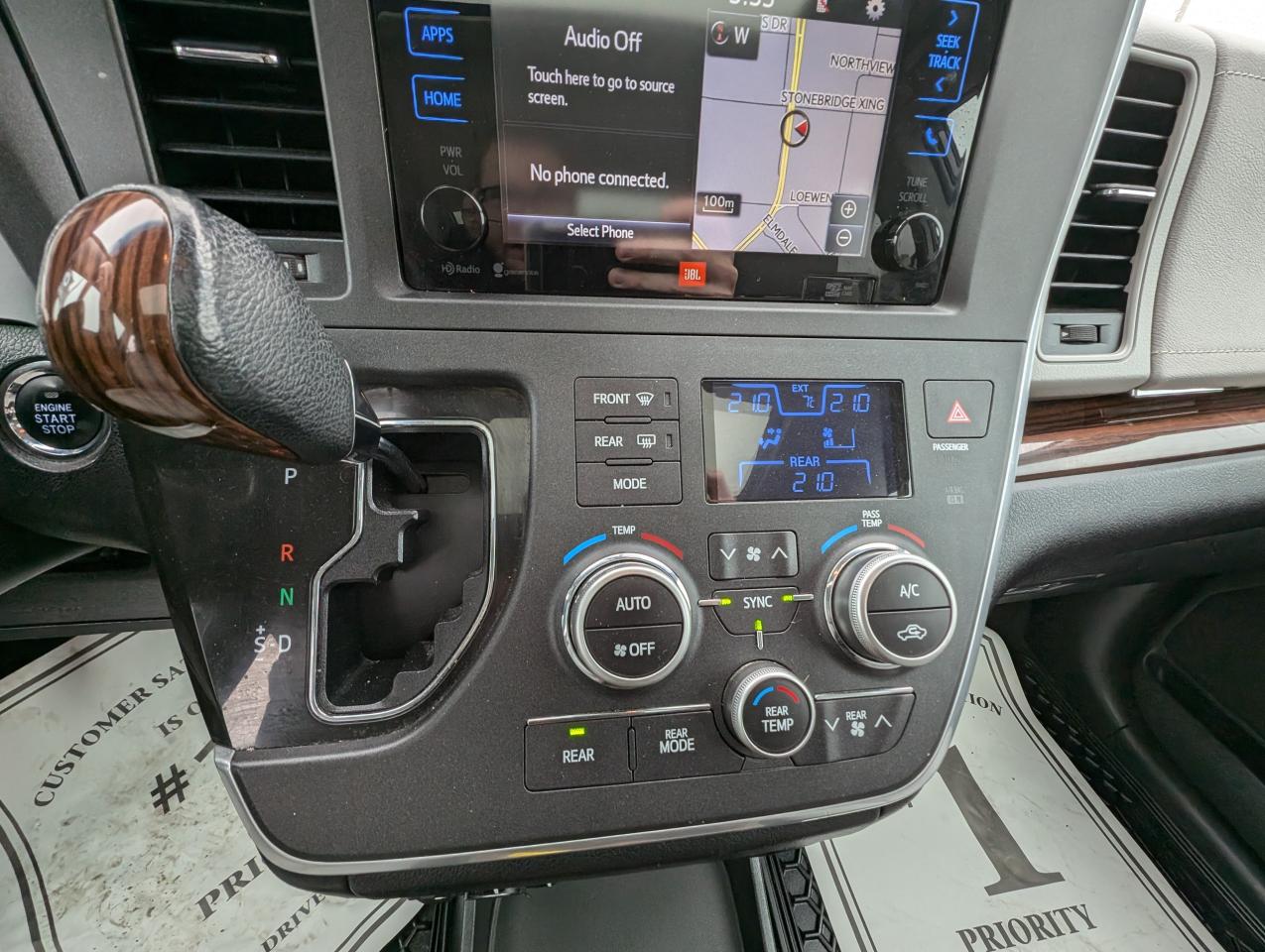 2015 Toyota Sienna XLE AWD | One Owner | Accident Free | Loaded | - Photo #14