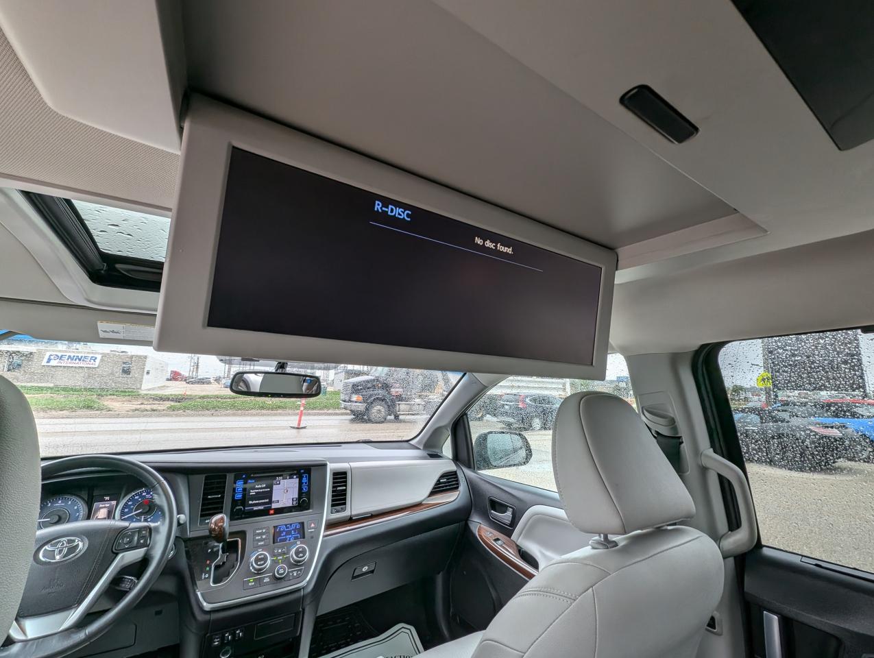 2015 Toyota Sienna XLE AWD | One Owner | Accident Free | Loaded | - Photo #8